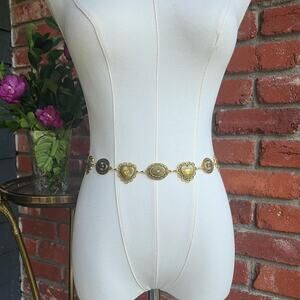 Antique gold heart conch y2k